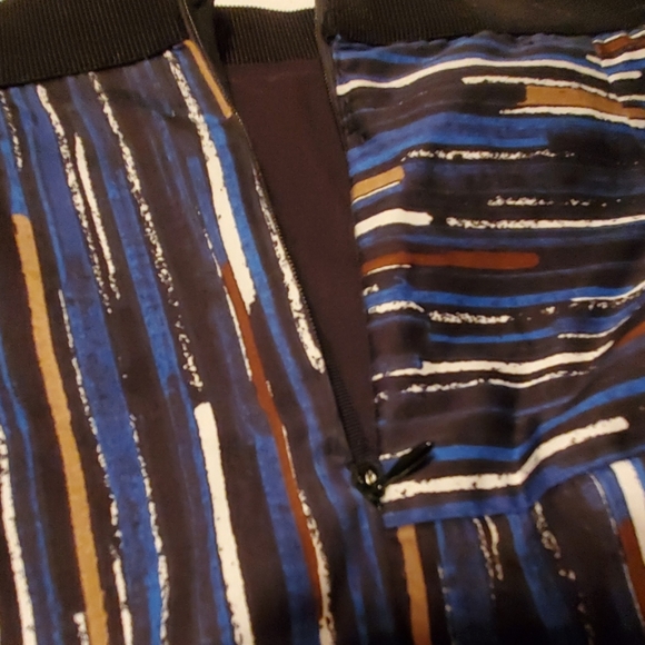 DONATING! Ann Taylor Lined Skirt Size 8 - Picture 4 of 5